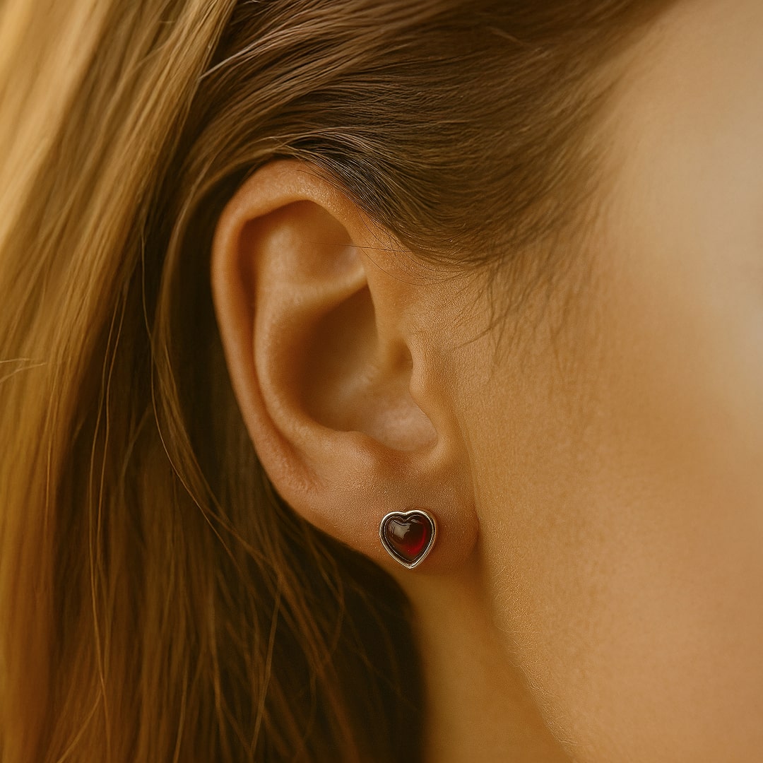 "Passion Heart" Earrings in Garnet & Silver Metal