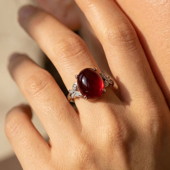 Adjustable Ring "Sovereign Passion" in Garnet