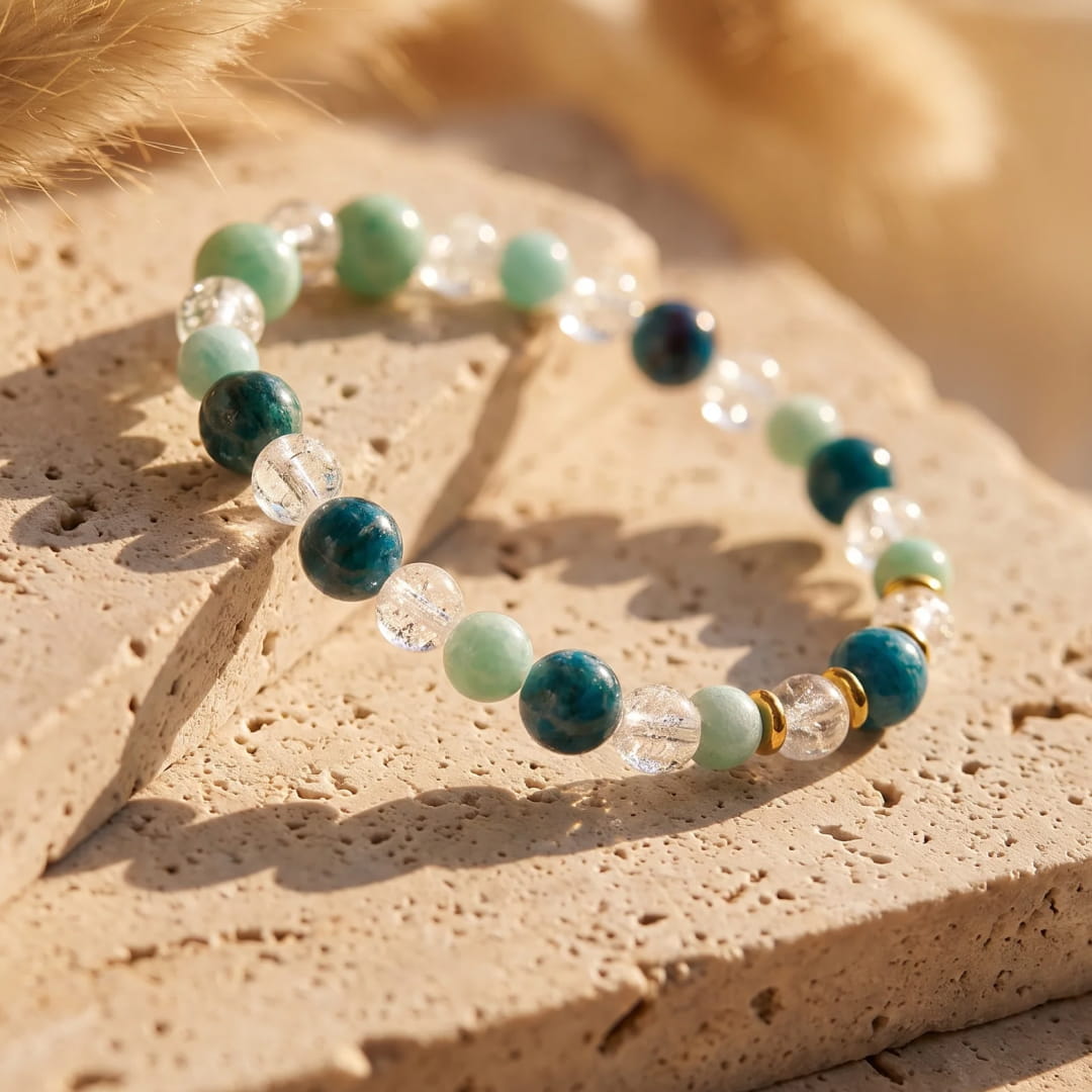 "Lagoon Dream" Bracelet in Amazonite, Apatite & Crackled Rock Crystal