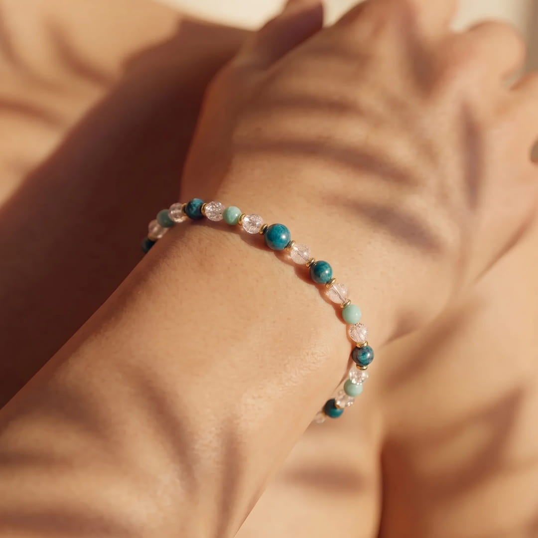 "Lagoon Dream" Bracelet in Amazonite, Apatite & Crackled Rock Crystal