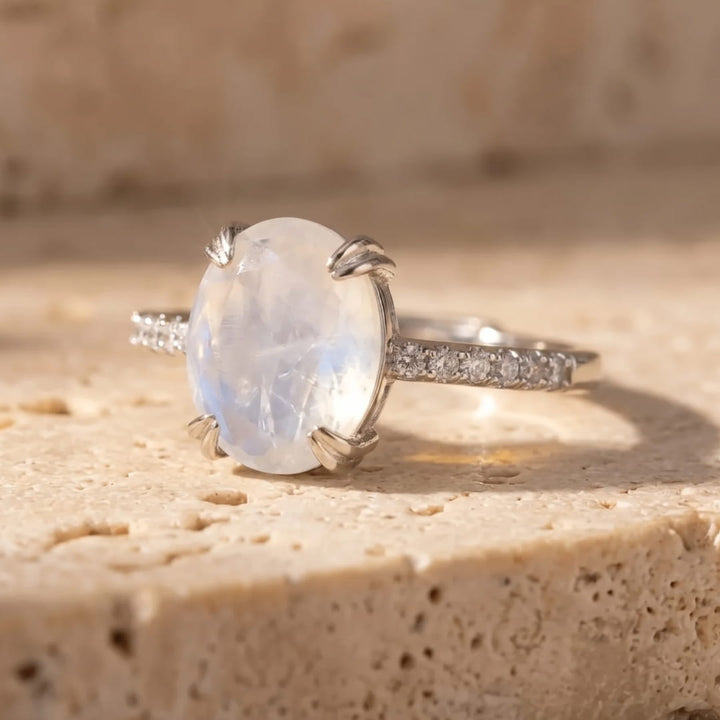 Adjustable "Kirana" Ring in Moonstone & Silver