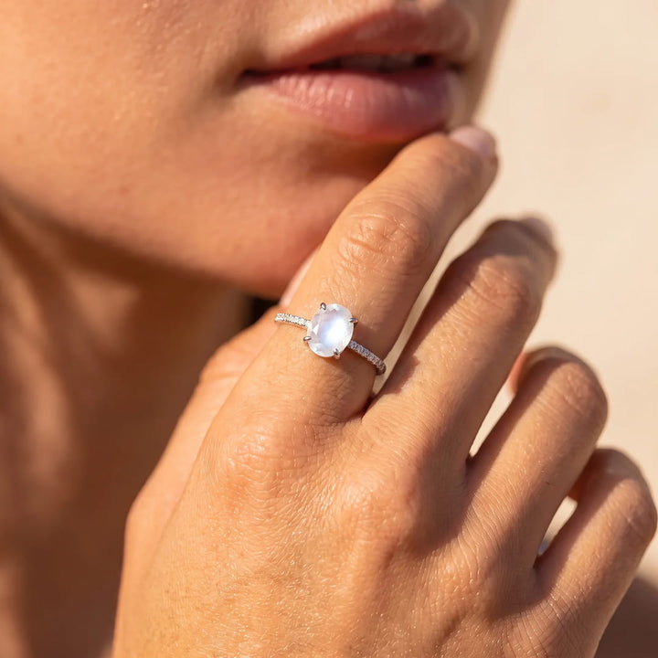 Adjustable "Kirana" Ring in Moonstone & Silver