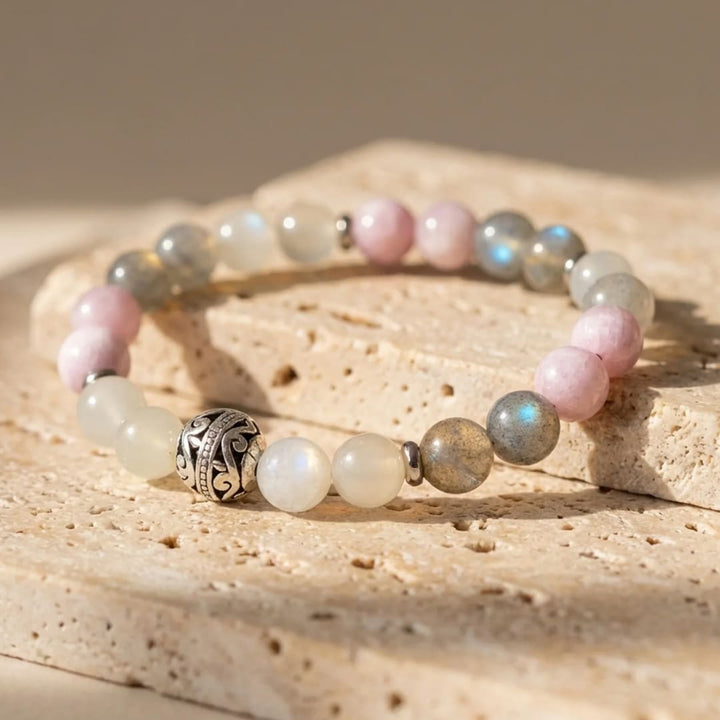 "Feminine Sweetness" Bracelet in Labradorite, Moonstone & Kunzite