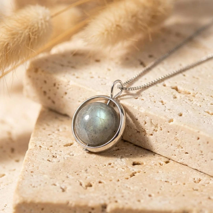 "Fine Pearl" Pendant in Labradorite