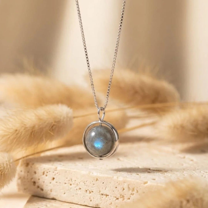 "Fine Pearl" Pendant in Labradorite