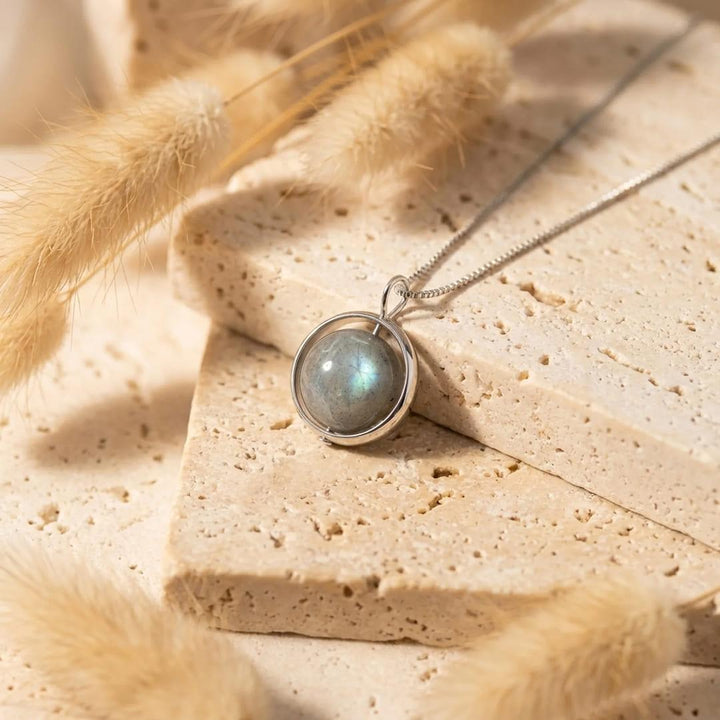 "Fine Pearl" Pendant in Labradorite