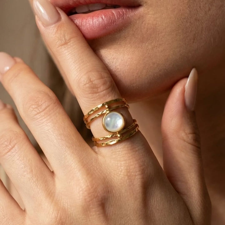 Adjustable Ring "Softness of Mother-of-Pearl"