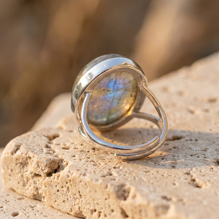 Adjustable Ring “Boreal Reflections” in Labradorite