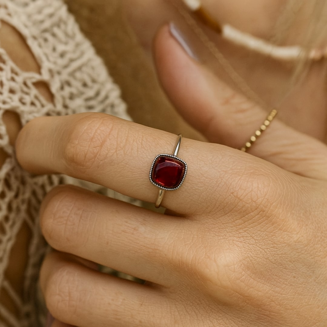 Adjustable Ring "Square Passion" in Garnet
