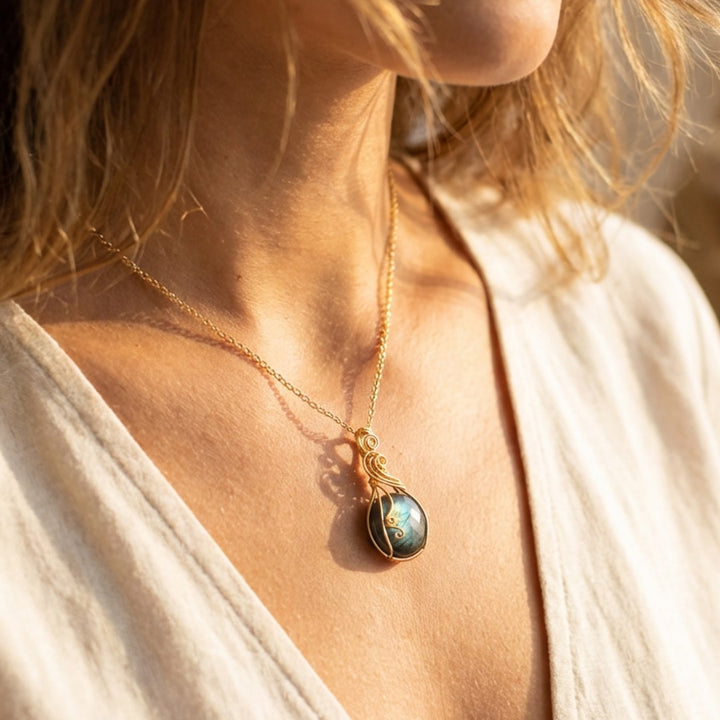 "Eye of the Universe" Labradorite Pendant