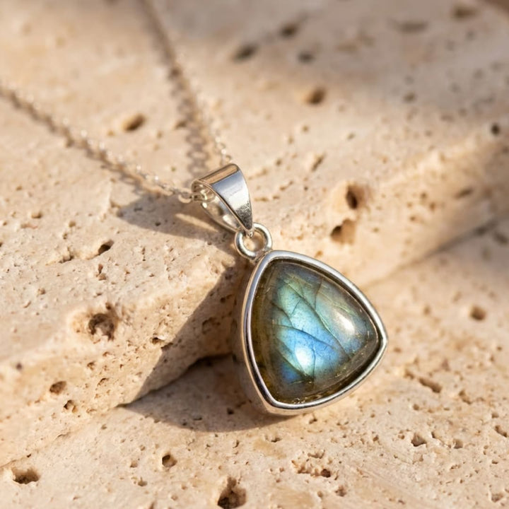 "Symbolic Protection of the Aura" Pendant in Labradorite & Silver