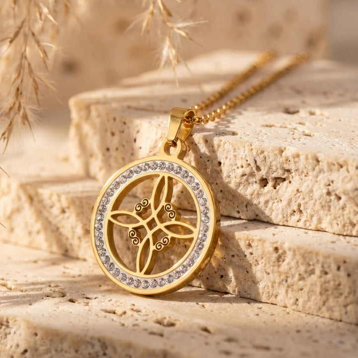 "Witch's Knot" Pendant - Divine Protection