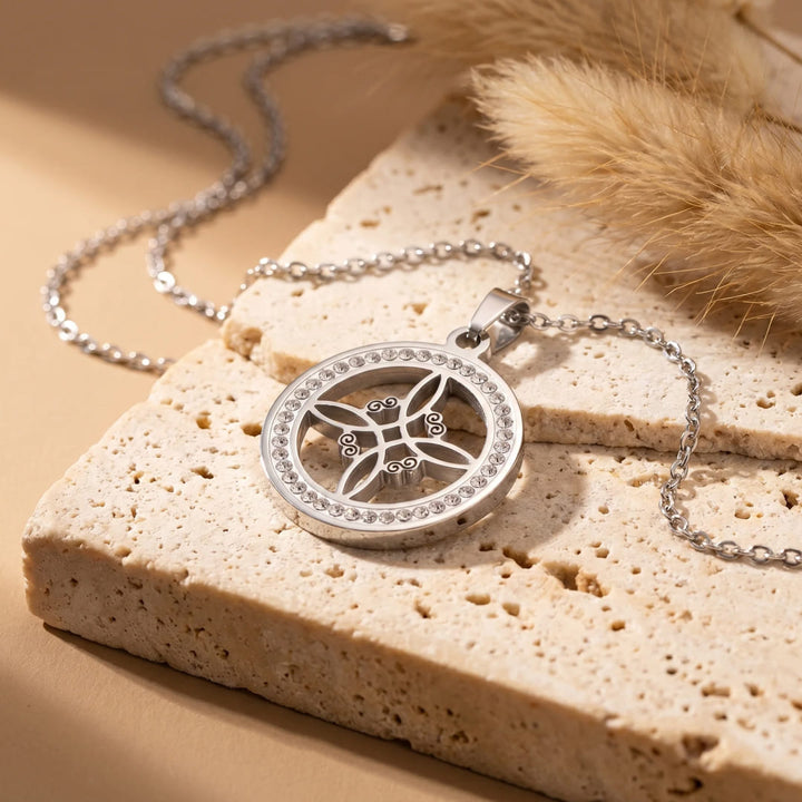 "Witch's Knot" Pendant - Divine Protection