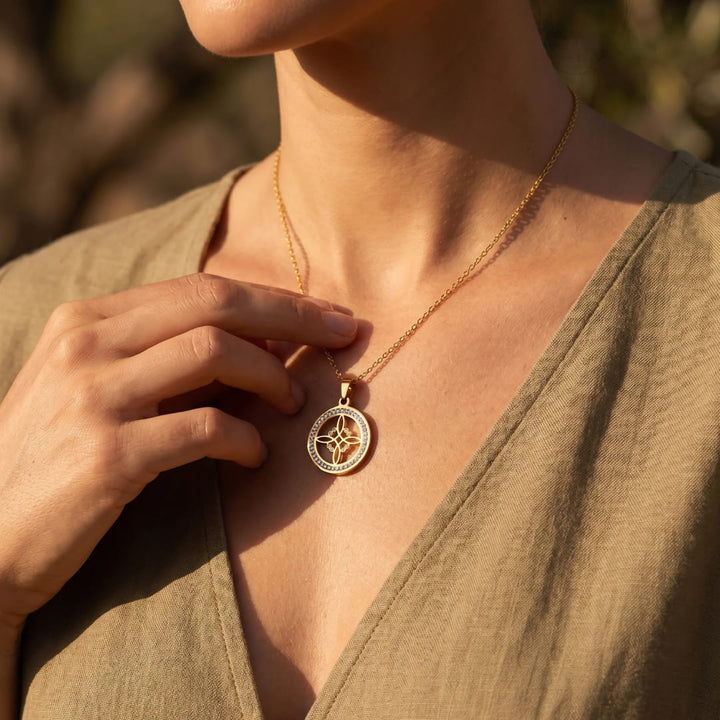 "Witch's Knot" Pendant - Divine Protection