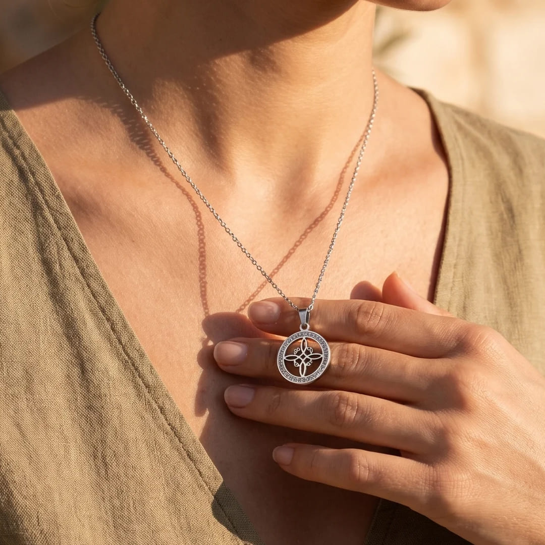 "Witch's Knot" Pendant - Divine Protection