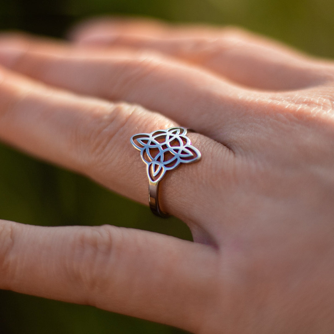 Adjustable Ring "Symbol of Protection" - Witch's Knot