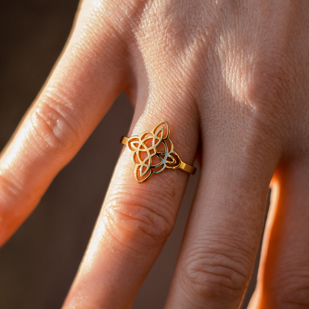 Adjustable Ring "Symbol of Protection" - Witch's Knot