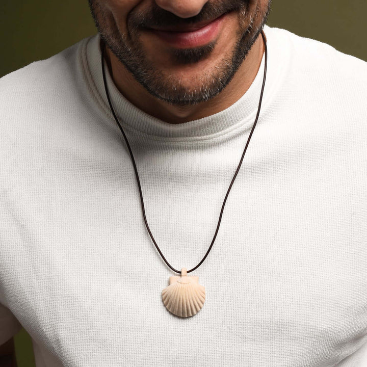 PILGRIM'S SHELL - NECKLACE - WOOD AND ROPE