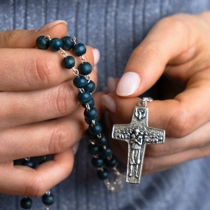 POPE FRANCIS - BLUE WOODEN BEAD ROSARY - METAL