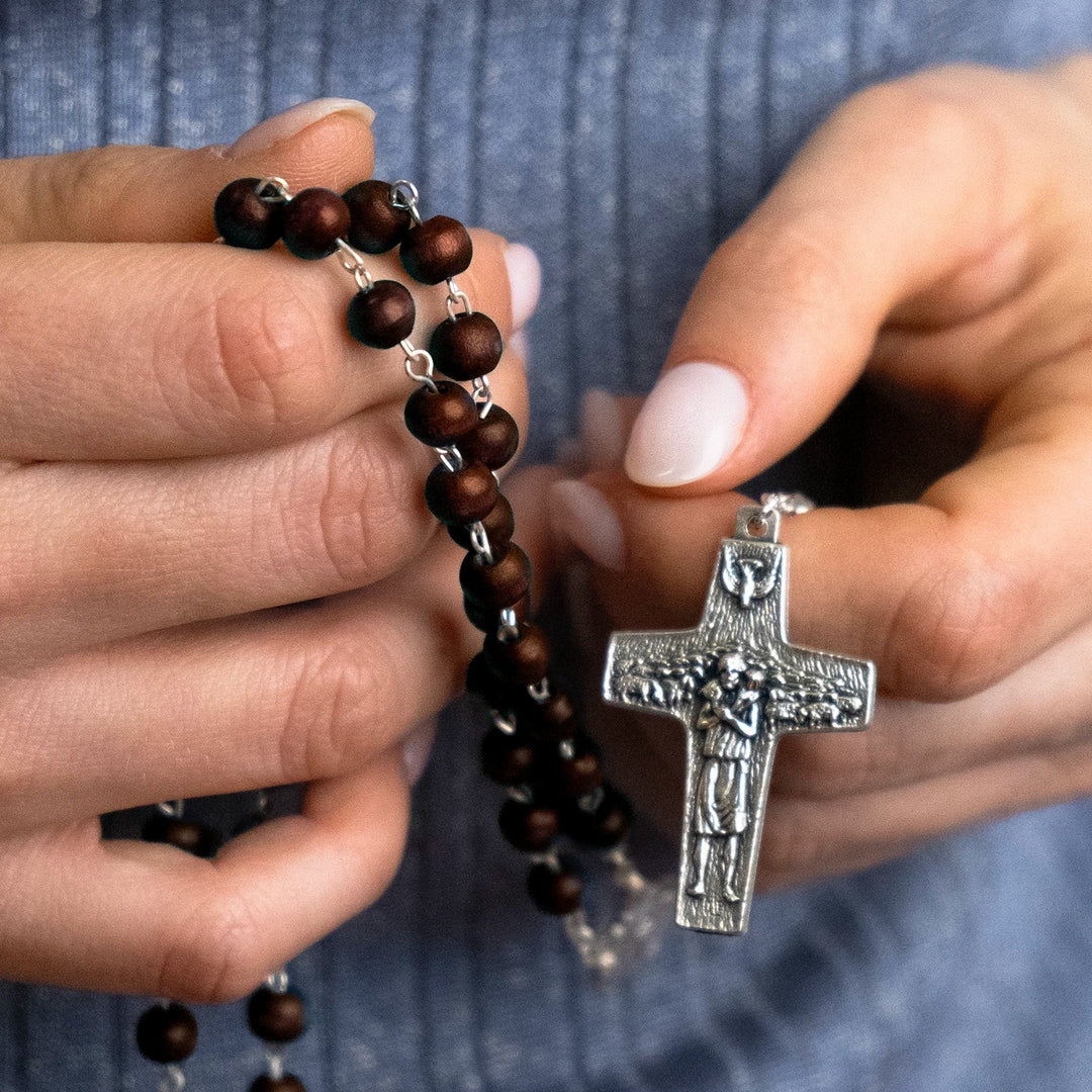 POPE FRANCIS - WOODEN BEAD ROSARY - METAL
