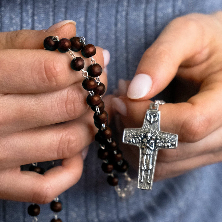 POPE FRANCIS - WOODEN BEAD ROSARY - METAL
